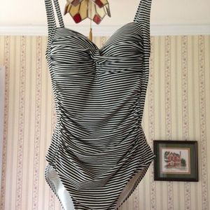 Bond-eye Australia One-Piece Swimsuit Striped 6